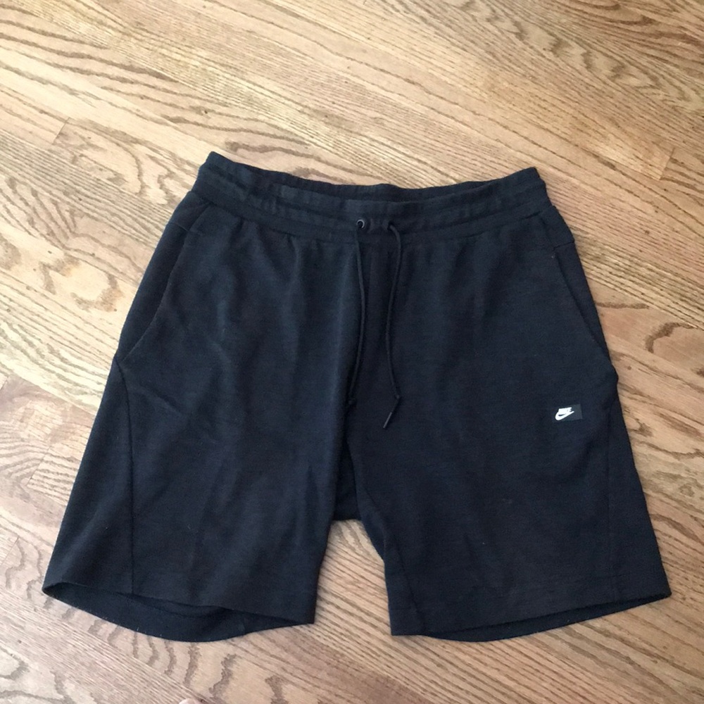 Men’s Nike navy jersey athletic shorts. Large.
